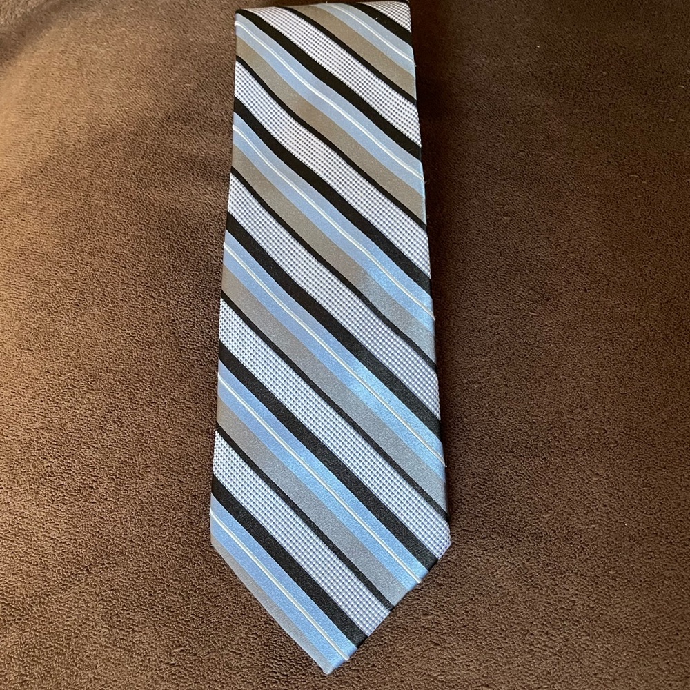Michael Kors tie. Excellent condition.
